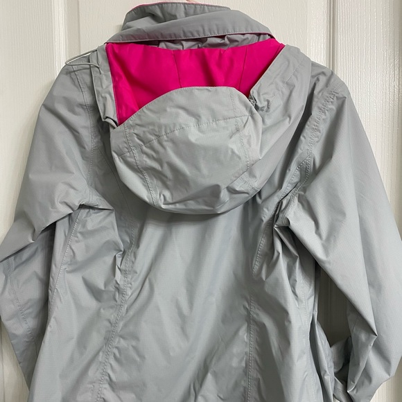 The North Face Grey and Pink Lightweight Jacket - Picture 6 of 6